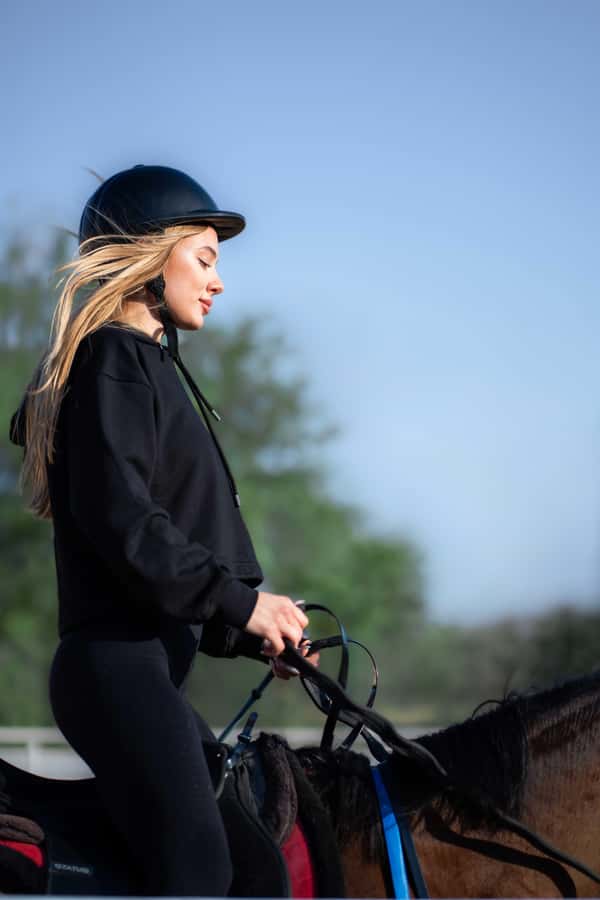 1 Hour Horseback Dubai Desert Park Ride - Horses, hosts, and the small-group setting