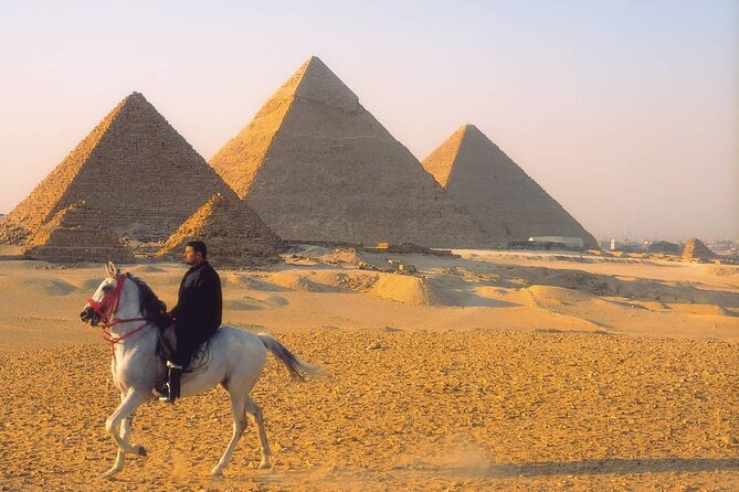 2 Hour Camel or Horse Riding around the Pyramids - Sunrise or sunset changes the mood