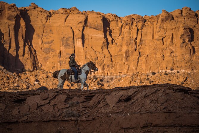 2-Hour Horse Rides Capitol Reef - The western Waterpocket Fold from horseback