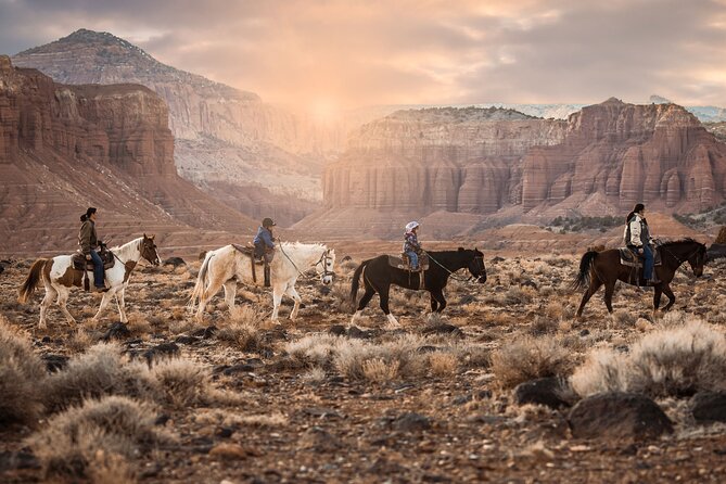 2-Hour Horse Rides Capitol Reef - From the corrals to Red Bluff