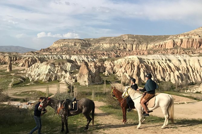 4-Hour-Horsebackriding-Tour through Cappadocia - Group size, guide support, and the overall mood