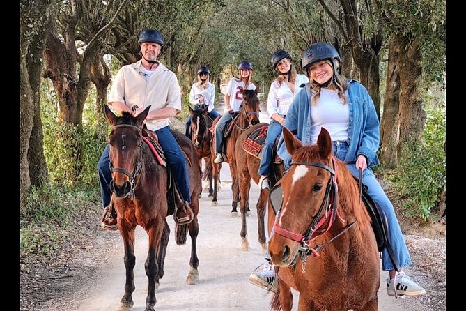 Adventure on horseback in the Tuscan countryside - Getting ready for the ride