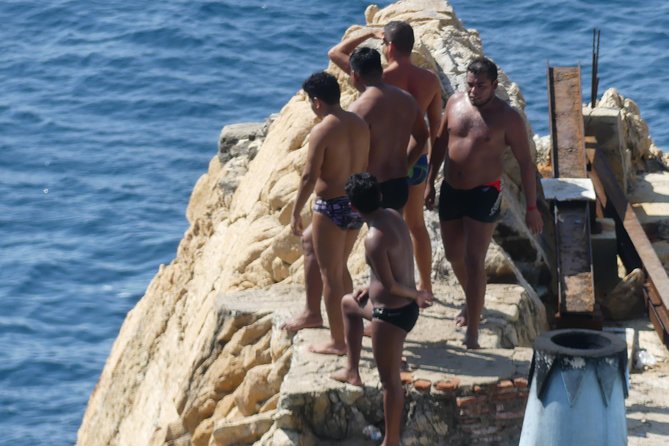 Afro-Mexican Village: Horseback Beach Ride, Crocs & Cliff Diver - Who will get the most from this Acapulco tour