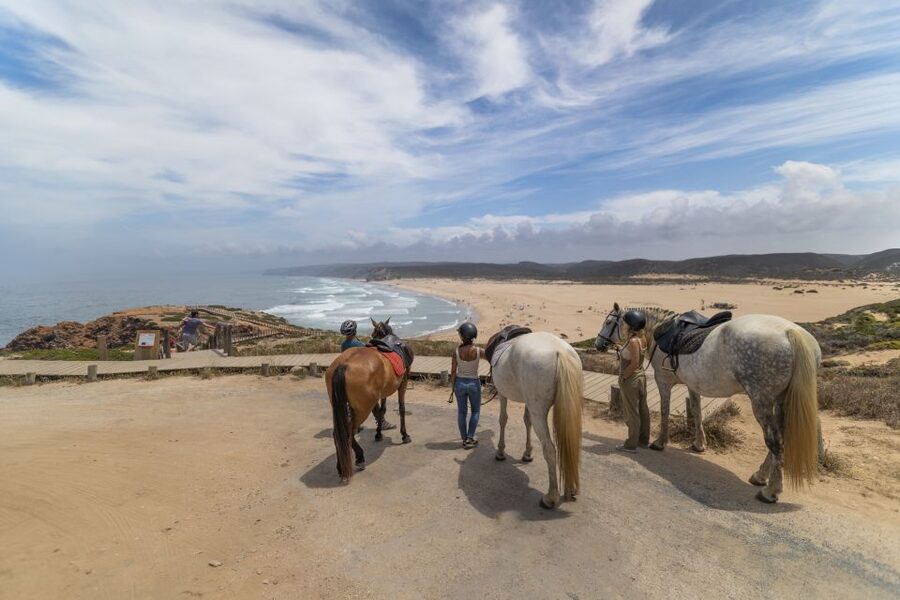 Algarve: 1-Hour Carrapateira Horseback Riding Tour - Clothing, meeting point, and getting there