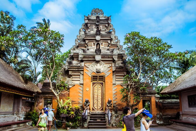 Bali Horse Riding Activity and Full-Day Trip in Ubud - Lunch in an Ubud restaurant