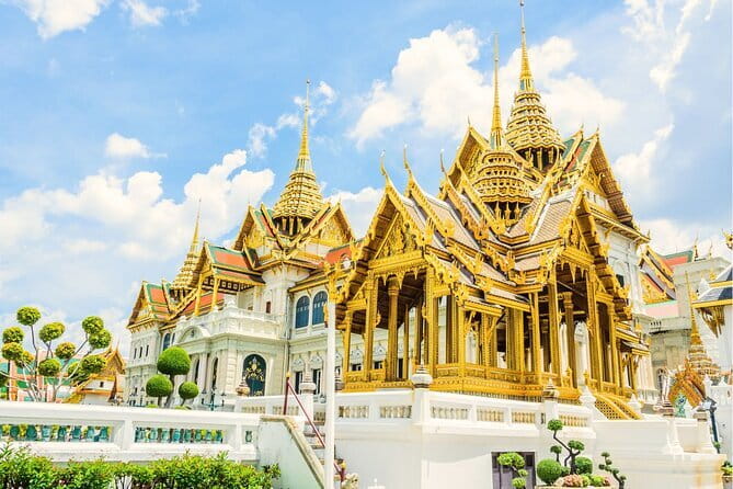 Bangkok: Rooftops, Clubs & Go Gos-Soi Cowboy, Nana Plaza, Soi 11 - Aces Nightclub and the change in energy