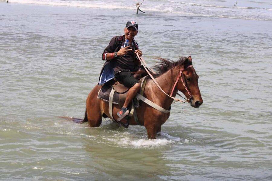Beach horse back riding with countryside - What the one-hour ride really means