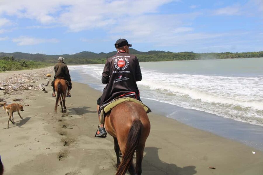 Beach horse back riding with countryside - From Maimón Bay to the beach