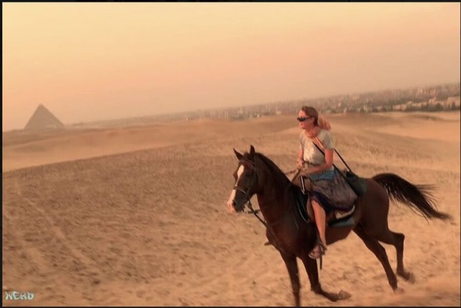 Cairo: Private Arabian Horse Ride at the Giza Pyramids - Riding across the desert with the pyramids behind you
