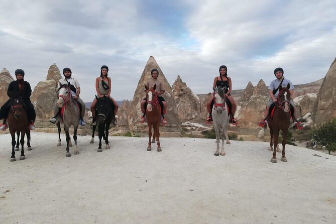 Cappadocia Horseback Ride through Valleys — Sunset/hoteltransfer - The 20-minute photo stop in Kılıçlar Valley