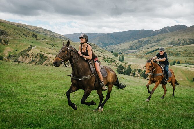 Cardrona High Country Pub Trail Horse Trek (Intermediate level+) - Guides who keep the ride personal