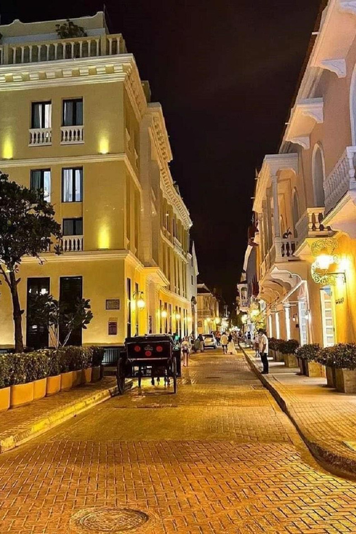 Cartagena: COLLONIAL HORSE DRAWN CARRIAGE by THE OLD CITY - Is $29 good value for your group?