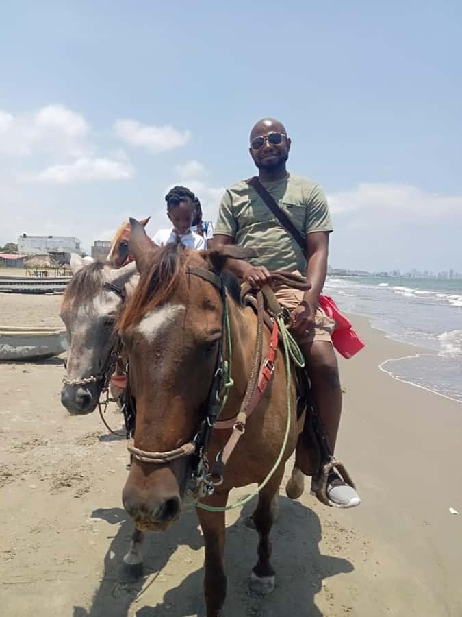 Cartagena: Horse Riding on the Beach with Photos and Lunch - La Boquilla, lunch, and the post-ride pause
