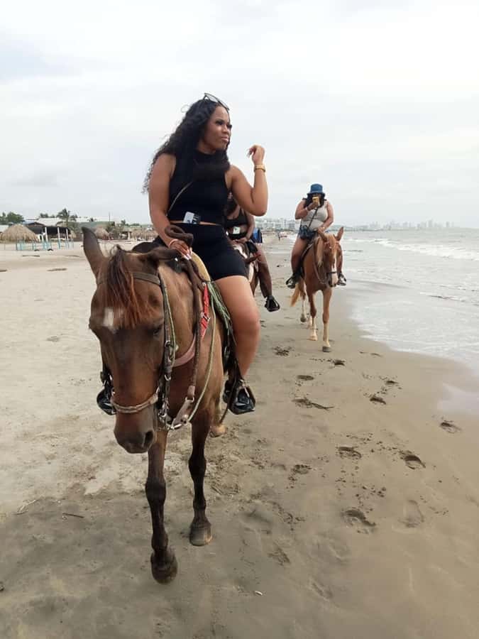 Cartagena: Horse Riding on the Beach with Photos and Lunch - Is $33 a fair price?