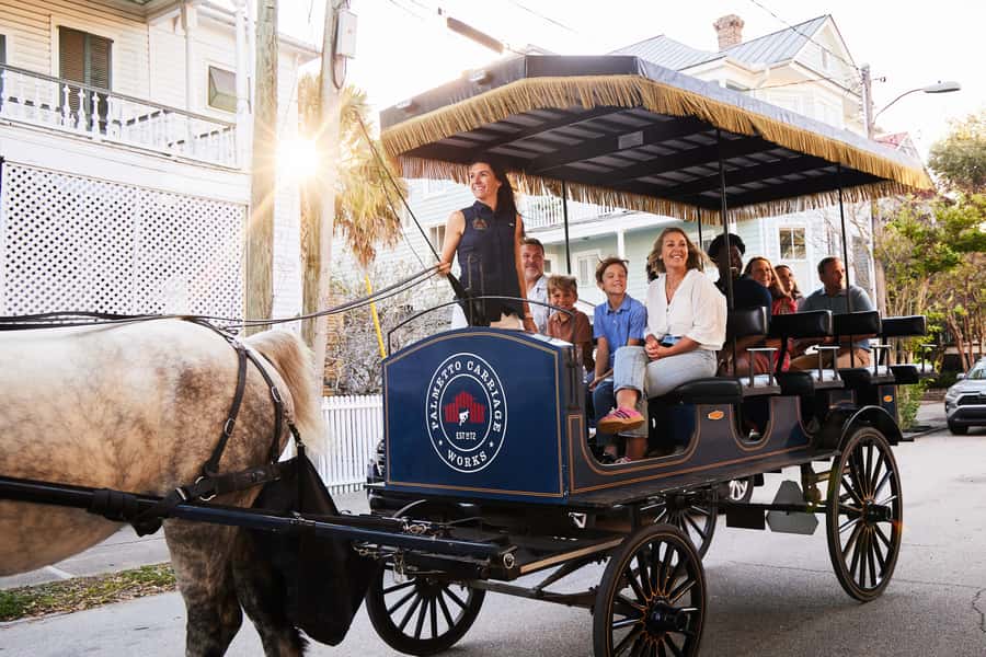 Charleston: Downtown Horse-Drawn Carriage Tour - Key points to know before booking