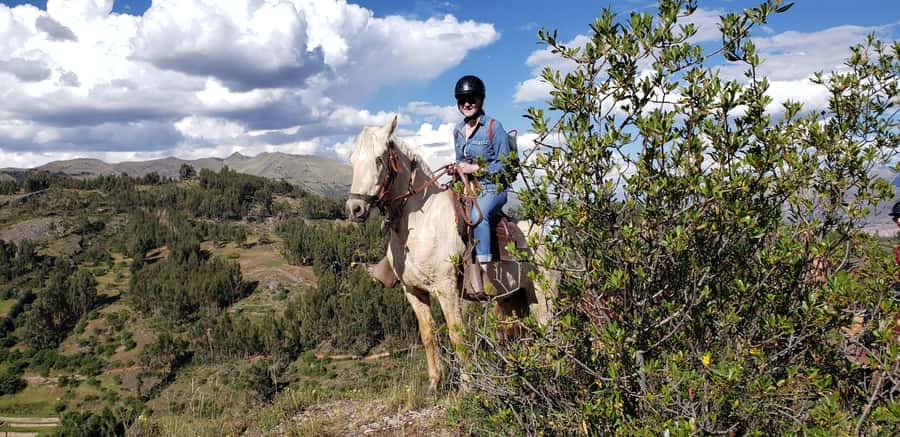 Cusco: Sacsayhuaman Guided Tour and 1-Hour Horseback Ride - Qenqo, a sacred place with an unusual story