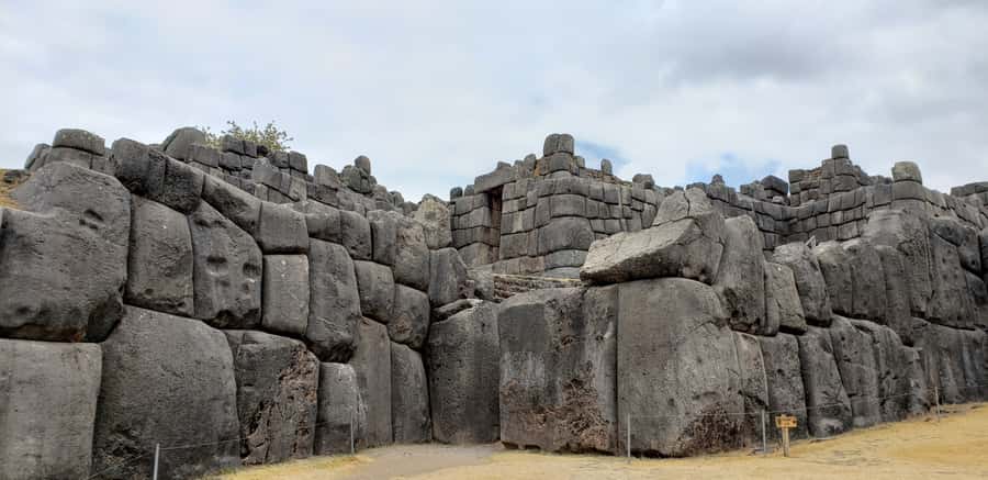 Cusco: Sacsayhuaman Guided Tour and 1-Hour Horseback Ride - Sacsayhuaman and the stones that made it famous