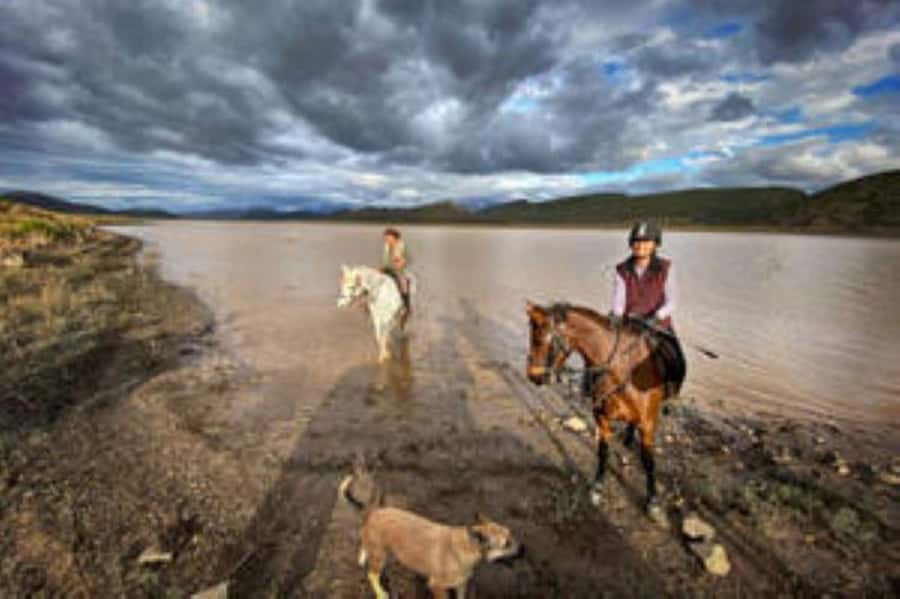 De Rust: Stompdrift Trail - Horse Riding Experience - Riding into the Stompdrift Dam basin