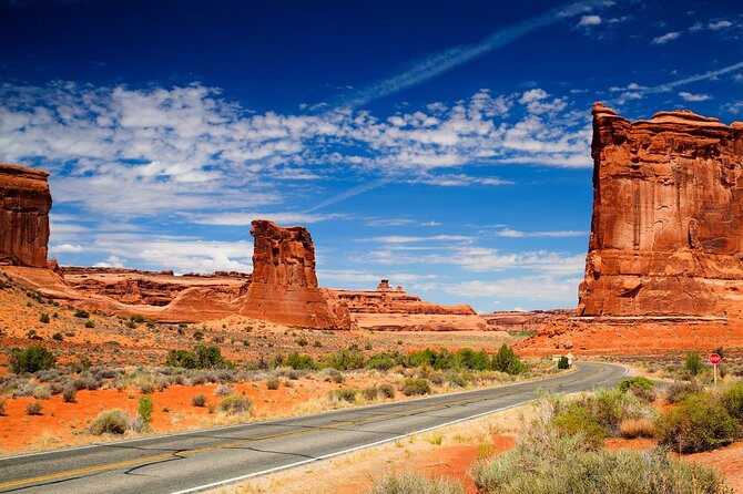 Discover The Best Of Moab In A Day: Arches Canyonlands Dead Horse - Dead Horse Point and the Colorado River bend