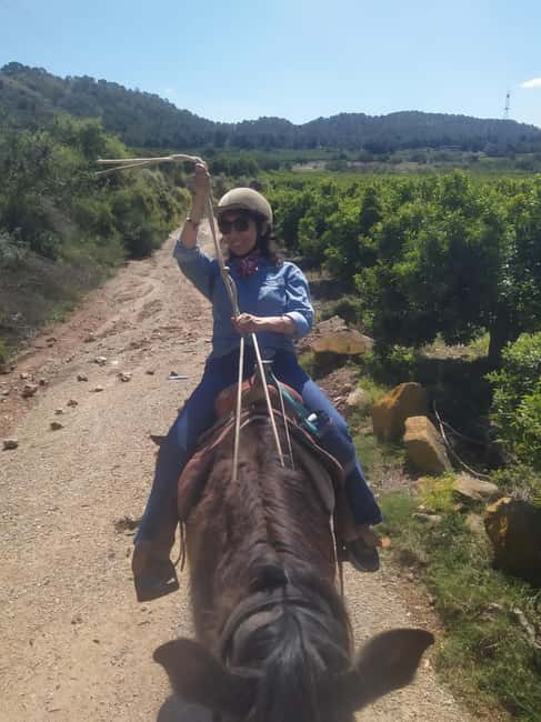 Discover the interior of Valencia on horseback - The ranch picnic and local food