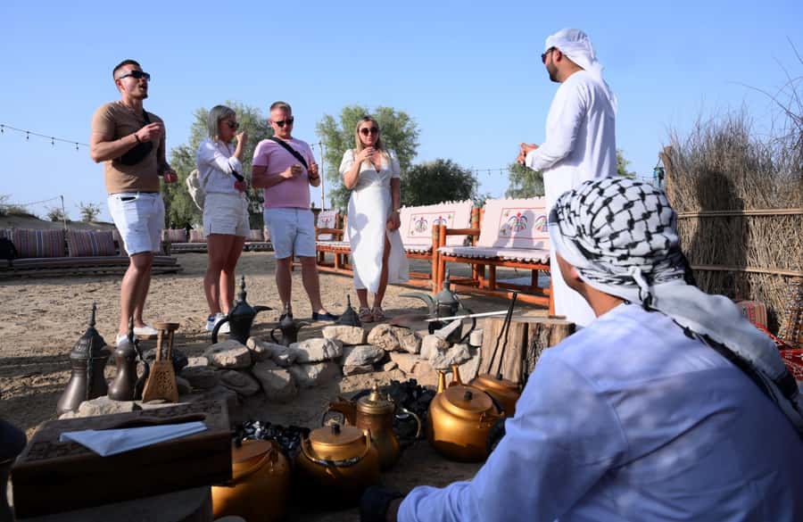 Dubai: Al Marmoom Oasis Horse Riding Experience with Snack - How the horses and guides shape the experience