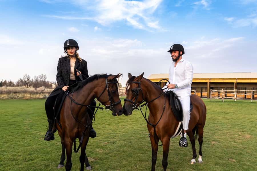 Dubai: Al Marmoom Oasis Horse Riding Experience with Snack - Dress, weather, and practical comfort