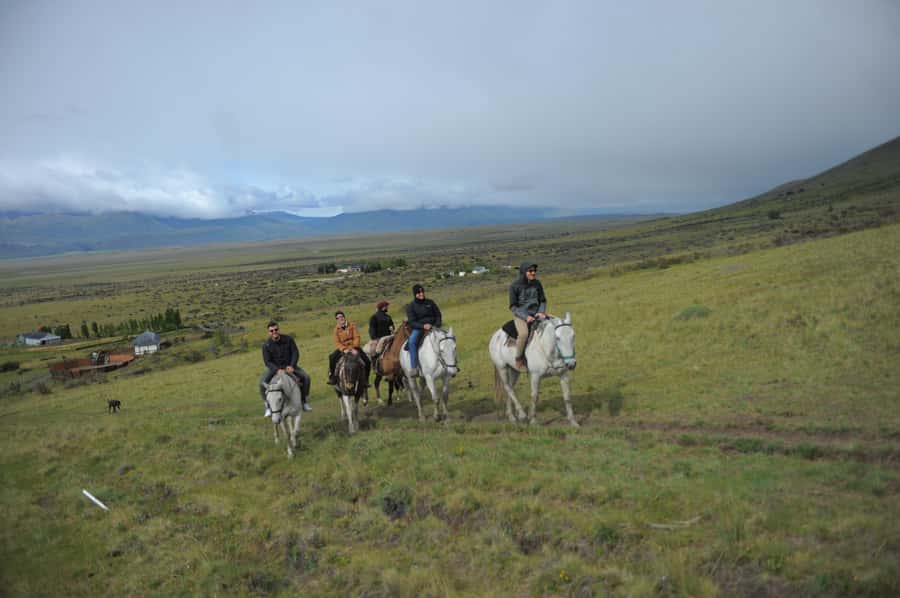 El Calafate: Horseback riding in Cerro Frias - The climb to Cerro Frias at a steady pace