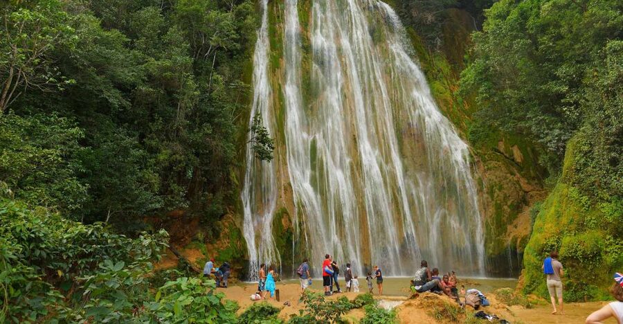 El Limón: Waterfall Horseriding Tour with Lunch - English, Spanish, and private group options