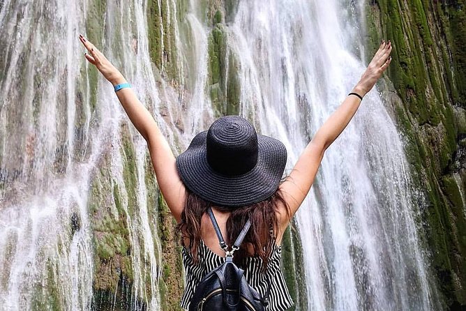 El Limón waterfalls Tour (horse riding & swimming) with lunch - Swimming Beneath the Falls