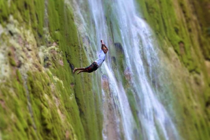 El Limón waterfalls Tour (horse riding & swimming) with lunch - Reaching El Limón Waterfalls