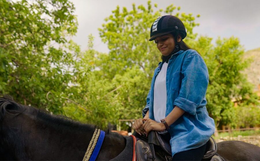 Equestrian Escape: Horse Safari Adventure - Learning From Dinesh and His Family