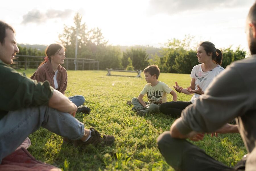 Experiential activity with horses: an experience in connection - A good fit for families and mixed-age groups