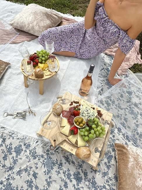 From Barcelona: PRIVATE Horseback Ride + Tapas + Picnic - Pica pica in the countryside
