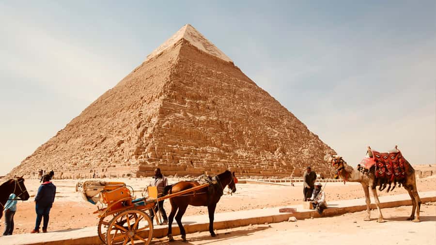 From Cairo: Camel or Horse Ride Tour Around Giza Pyramids - Khafre Pyramid and the famous Giza profile