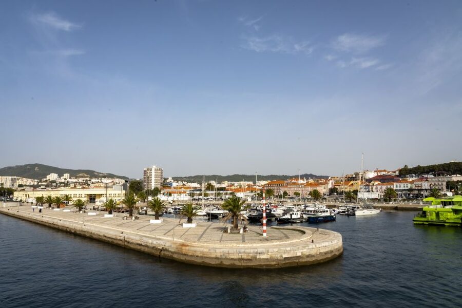 From Lisbon: Comporta and Setúbal Trip with Horseback Riding - Who should book this experience?
