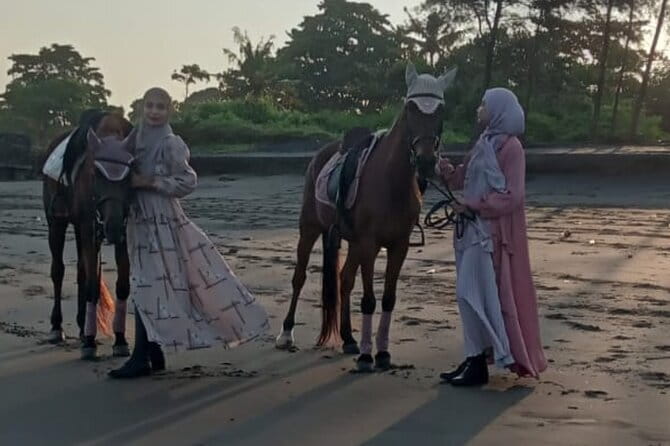 From Ubud 1 Hour Horse Riding at The Beach Experiences - From Ubud’s inland streets to Saba Beach
