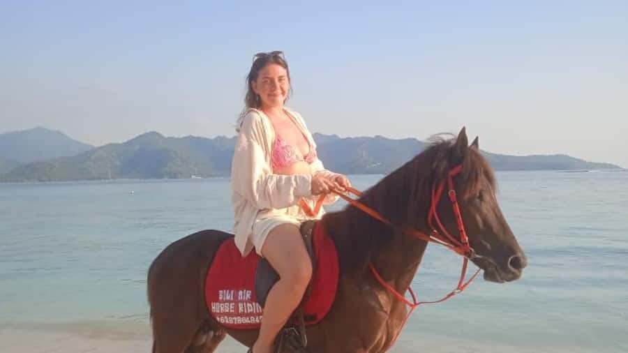 Gili Air: 1-Hour Horse Riding Adventure - Choosing between a calm ride and a faster one