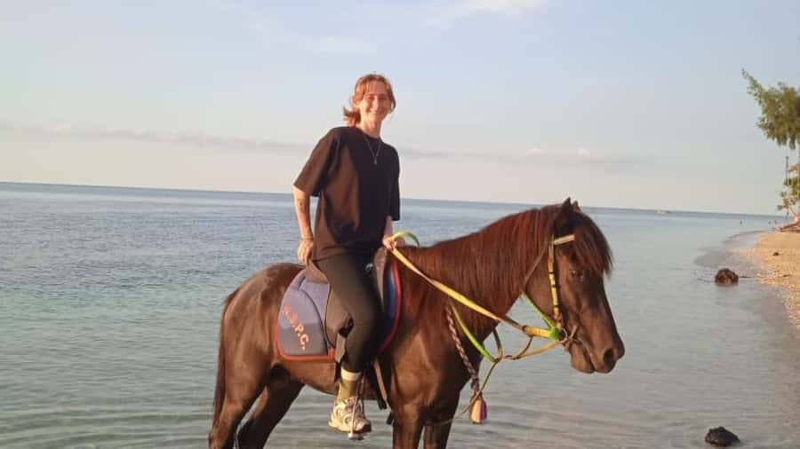 Gili Air: 1-Hour Horse Riding Adventure - Group size, guide, and pickup details