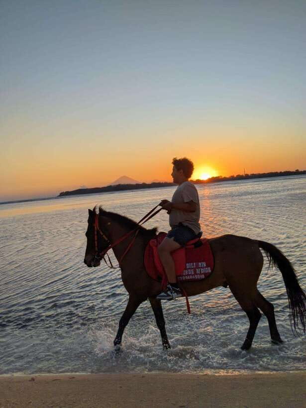 Gili Air: 1 Hour Horseback Riding With hotel Transfer - What happens before you reach the beach