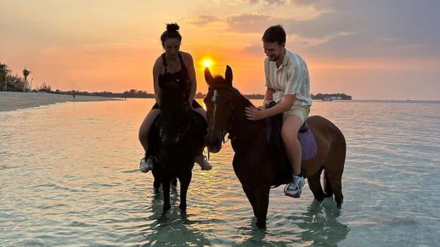 Gili Meno: 1-Hour Beginner Horse Riding Experience - Riding along the soft sand