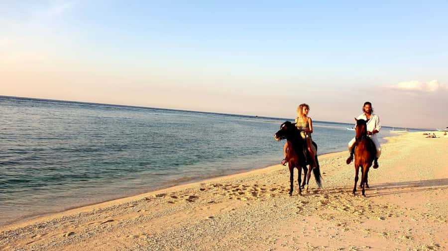 Gili Meno: 1-Hour Beginner Horse Riding Experience - Sea views, fishing boats, and island life