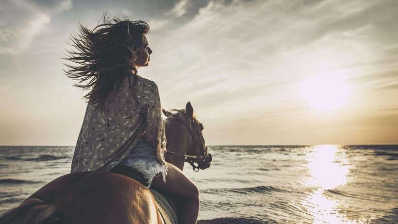 Gili Trawangan: Beach Horseback Riding with Pickup Hotel - Key details at a glance
