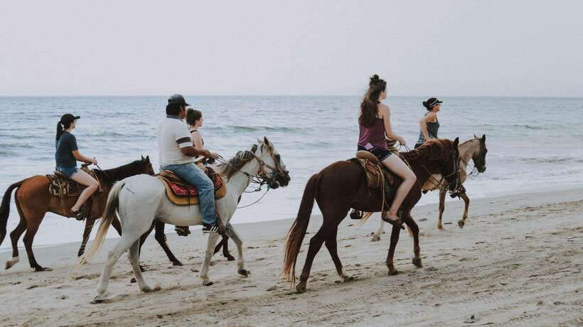 Gili Trawangan: Beach Horseback Riding with Pickup Hotel - A slower way to see Gili Trawangan’s coast