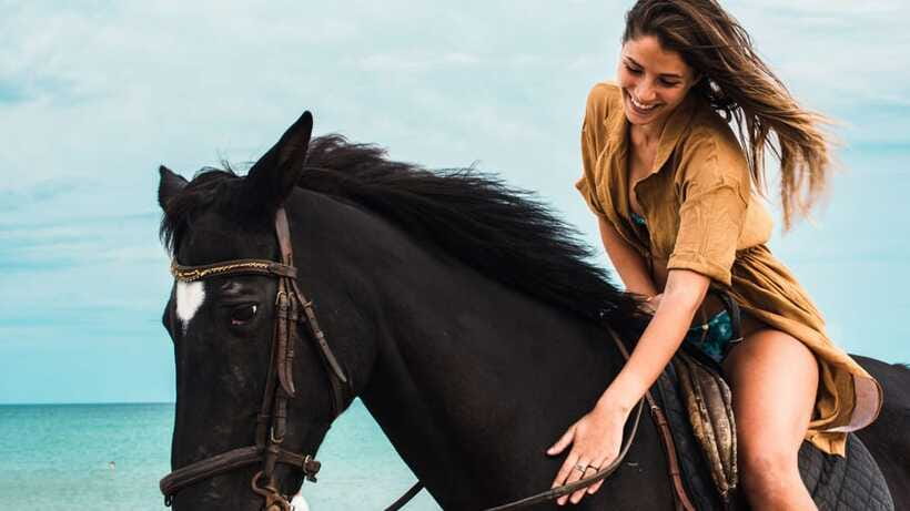 Gili Trawangan: Beach Horseback Riding with Pickup Hotel - Photos, phones, and practical comfort