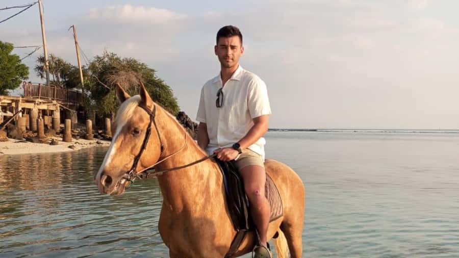 Gili Trawangan: Horse Riding on the Beach - Starting with the horse and safety briefing