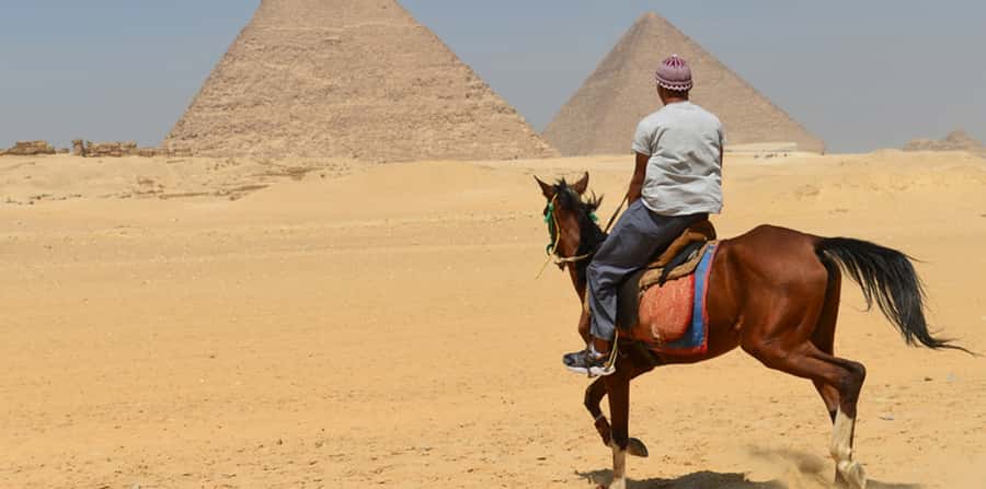 Giza: Arabian Horse Tour Around the Giza Pyramids - Seeing Khufu, Khafre, and Menkaure from outside
