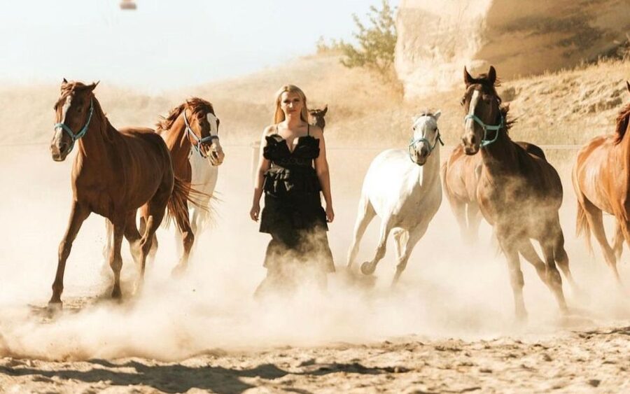 Goreme: Cappadocia Horse Riding Tour with Transfers - Starting at Doğa Binicilik Merkezi