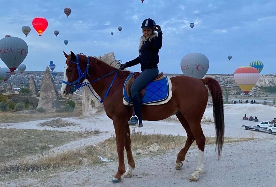 Goreme: Cappadocia Horse Riding Tour with Transfers - Guides, horses, and the level of help