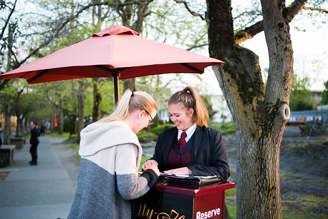 Heritage Horse-Drawn Carriage Experience in Victoria - What the guide adds to the ride