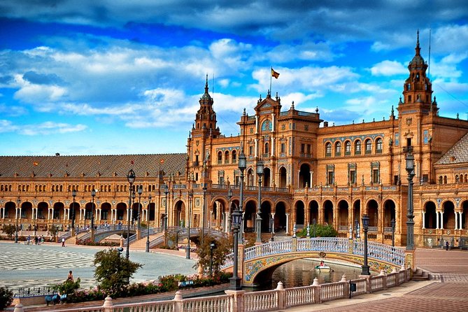 Horse and Carriage Sightseeing Tour in Seville - Meeting your carriage at Hotel Alfonso XIII